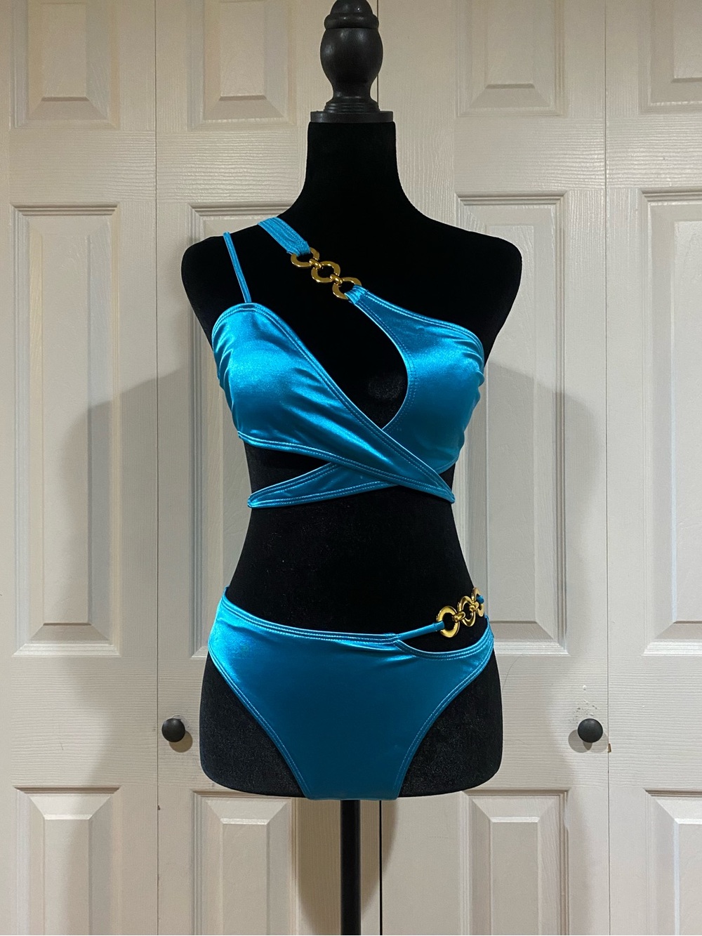 Turquoise Chain Detail Crisscross Cutout Bikini Set with Gold Ring Accents